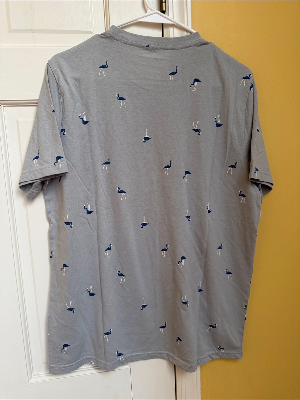 Old Navy Light Gray Tee with Navy Flamingo Print, medium - Picture 4 of 5